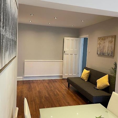 Entire Ground Floor Apartment In Watford Watford  Eksteriør billede