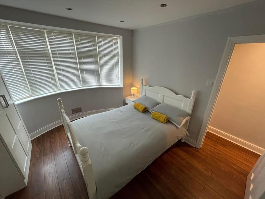 Entire Ground Floor Apartment In Watford Watford  Eksteriør billede