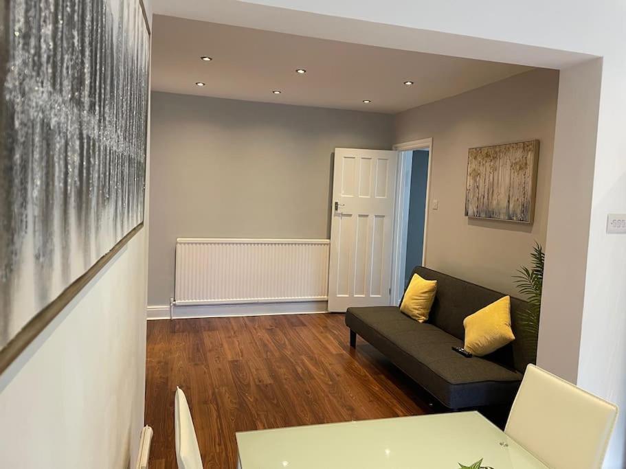 Entire Ground Floor Apartment In Watford Watford  Eksteriør billede